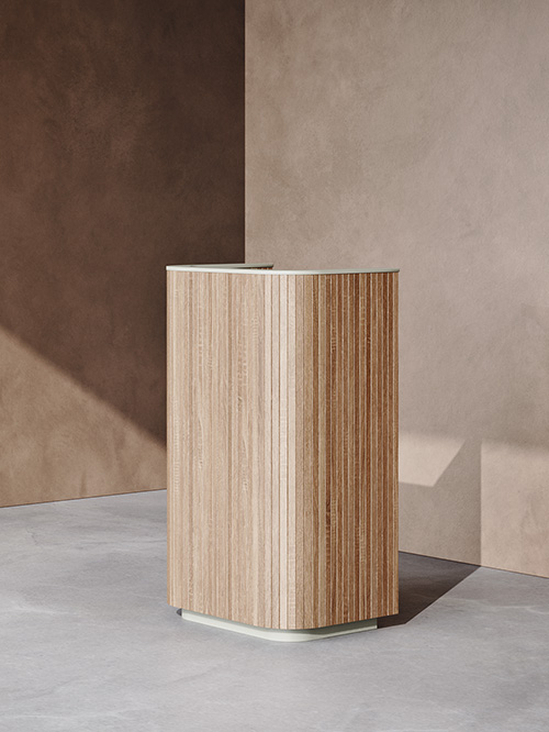 Isomi desk top
